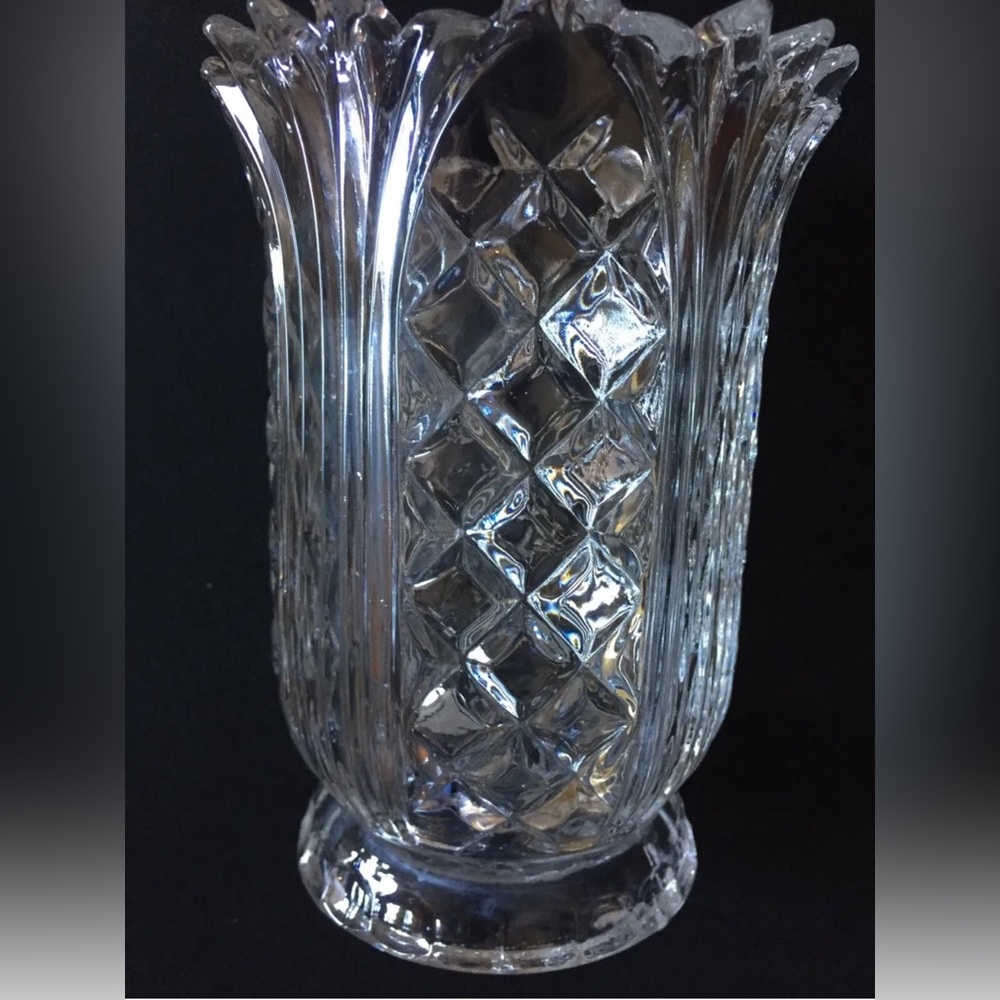 Vintage Fifth Avenue Heavy Crystal L.T.D. Beautiful Vase Excellent Condition NEW
